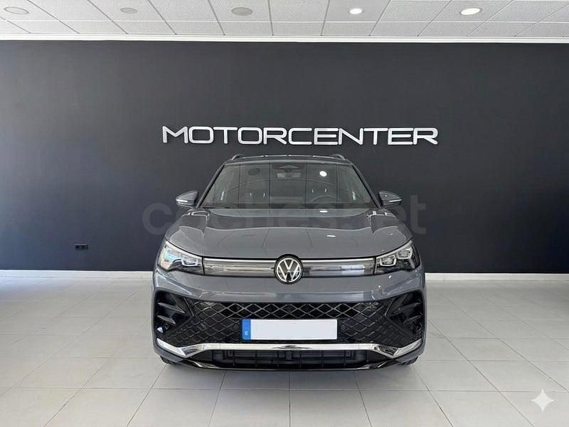 Usado VW Tiguan R-line 150 CV (110 kW) 2025 Gris / plata SUV