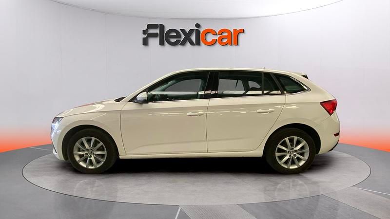 Usado Skoda Scala Ambition 110 CV (80 kW) 2021 Blanco Utilitario