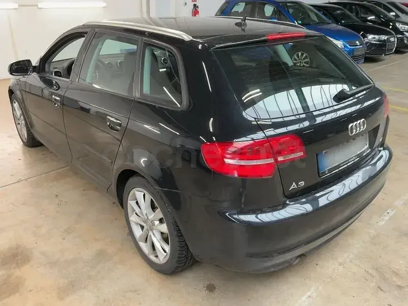 Usado Audi A3 Ambition 140 CV (102 kW) 2011 Negro Utilitario