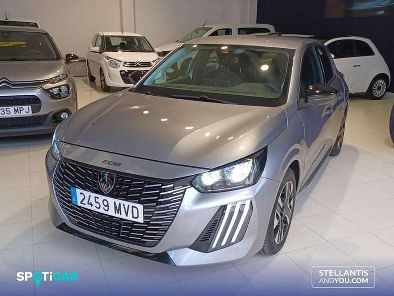 Usado Peugeot 208 Allure 102 CV (75 kW) 2024 Gris Utilitario