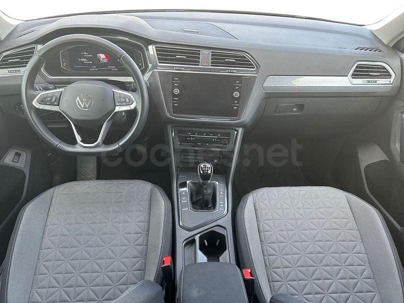 Usado VW Tiguan Life 150 CV (110 kW) 2024 Gris / plata SUV