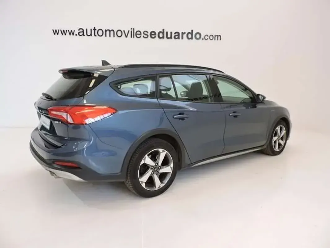 Usado Ford Focus Active 125 CV (91 kW) 2022 Azul Familiar