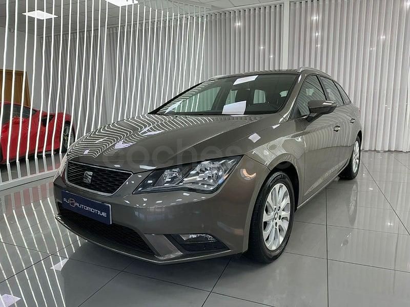 Usado Seat Leon Style 105 CV (77 kW) 2015 Beige Familiar