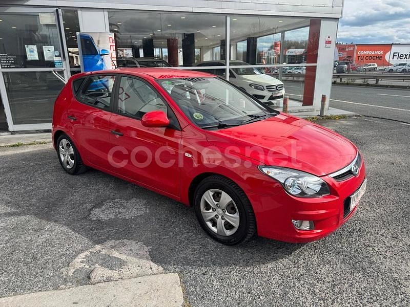 Rojo Usado 2010 Hyundai i30 Comfort Berlina | 6900 € (Caro) - Imagen 1/4