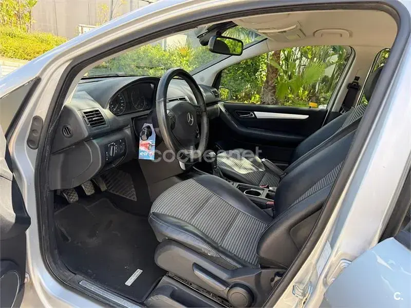 Usado Mercedes A180 Avantgarde 109 CV (80 kW) 2008 Gris / plata Monovolumen
