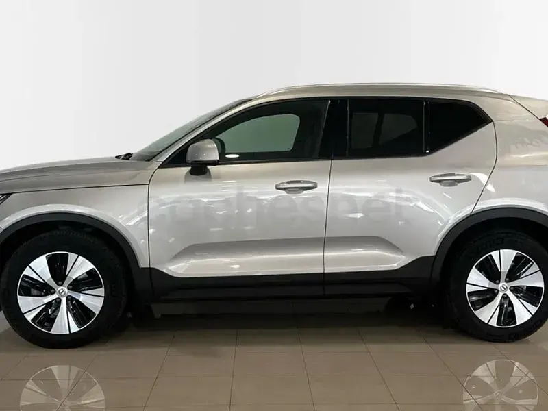 Usado Volvo XC40 Core 163 CV (119 kW) 2025 Gris / plata SUV