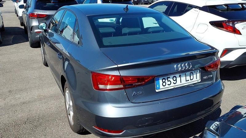 Usado Audi A3 150 CV (110 kW) 2020 Gris Berlina