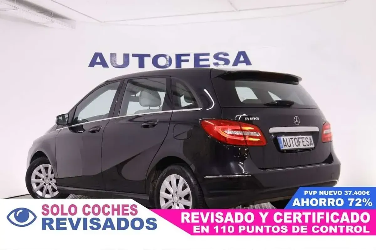 Usado Mercedes B180 109 CV (80 kW) 2014 Negro Utilitario