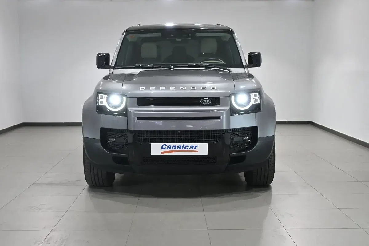 Begagnad Land Rover Defender S 240 HK (176 kW) 2021 Grå SUV