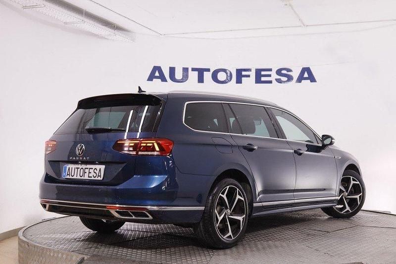Usado VW Passat R-line 150 CV (110 kW) 2021 Azul Familiar