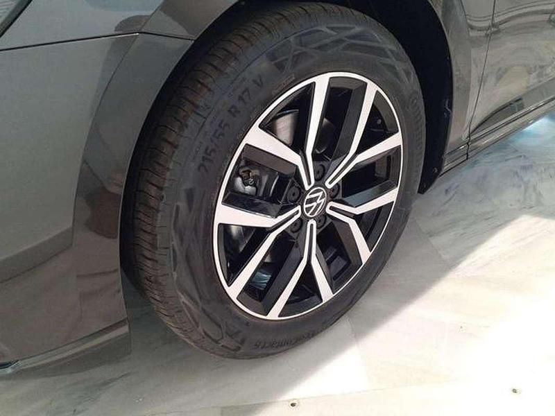 Usado VW Passat Executive 150 CV (110 kW) 2024 Gris Familiar