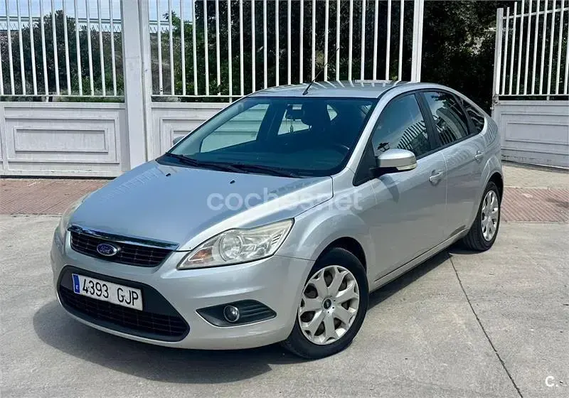 Używany Ford Focus Trend 109 KM (80 kW) 2008 Szary Sedan/Limuzyna