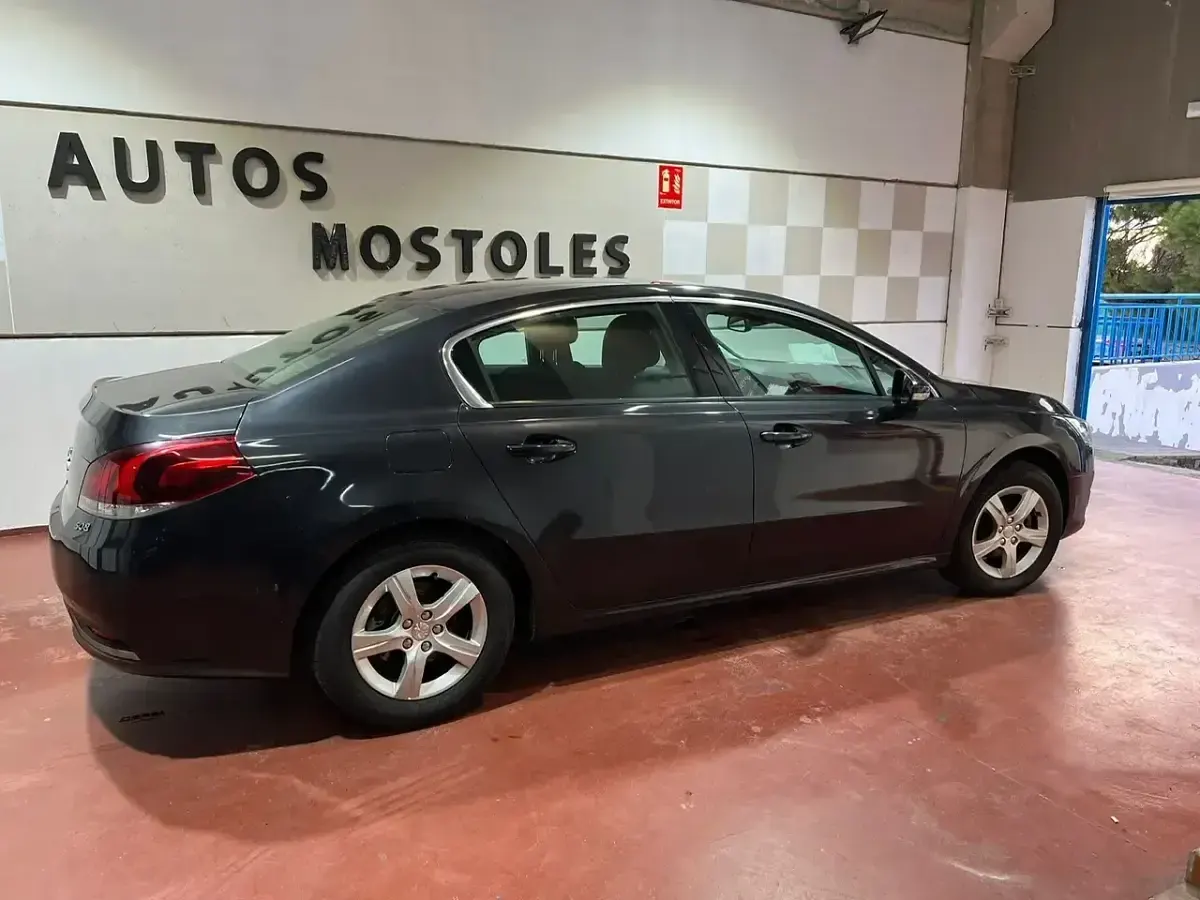 Usado Peugeot 508 Active 120 CV (88 kW) 2016 Azul Berlina