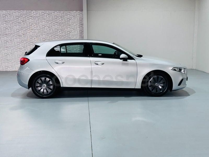Usado Mercedes A180 116 CV (85 kW) 2020 Gris / plata Berlina