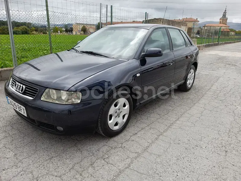 Usado Audi A3 Ambiente 110 CV (80 kW) 2001 Azul Utilitario