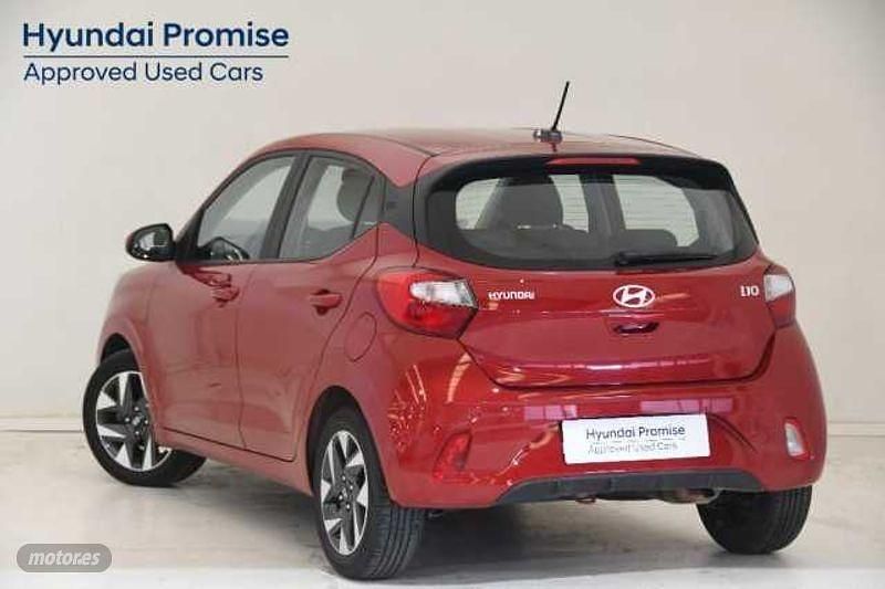 Usado Hyundai i10 67 CV (49 kW) 2023 Rojo Utilitario