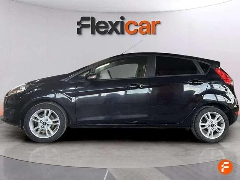 Usado Ford Fiesta Trend 101 CV (74 kW) 2016 Negro Utilitario