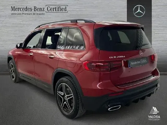 Usado Mercedes GLB200 150 CV (110 kW) 2025 Manufaktur rojo patagonia SUV