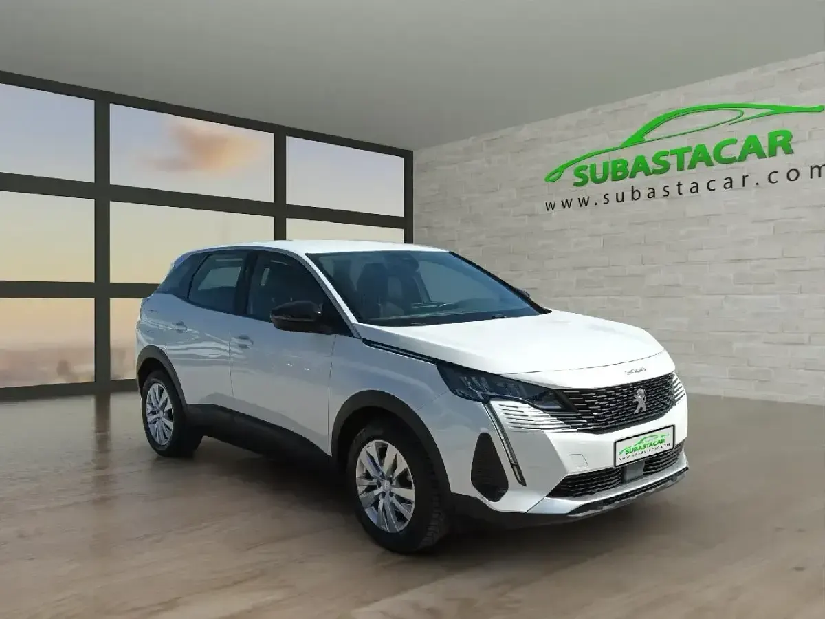 Usado Peugeot 3008 Active 130 CV (95 kW) 2022 Blanco SUV