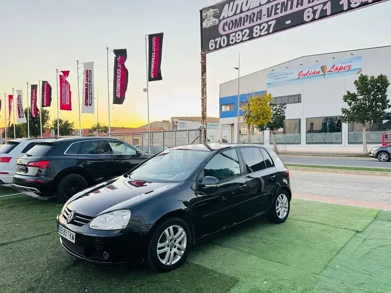 Usado VW Golf V 105 CV (77 kW) 2007 Negro Berlina
