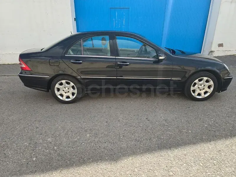 Usado Mercedes C220 Elegance 150 CV (110 kW) 2004 Negro Berlina