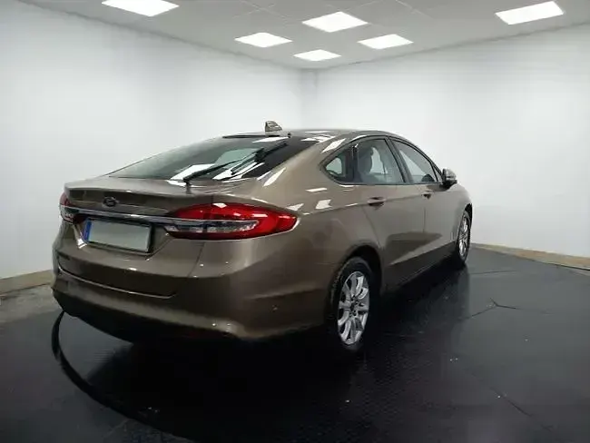 Usado Ford Mondeo Trend 151 CV (111 kW) 2020 Gris Berlina