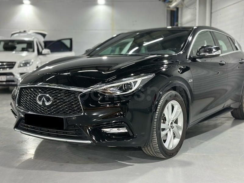 Usado Infiniti Q30 Premium 170 CV (125 kW) 2017 Negro Berlina