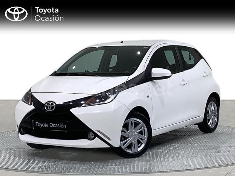 Usado Toyota Aygo X-play 69 CV (50 kW) 2017 Blanco Utilitario