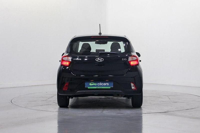 Usado Hyundai i10 67 CV (49 kW) 2023 Negro Utilitario