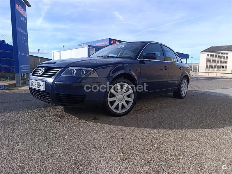 Usado VW Passat Highline 130 CV (95 kW) 2001 Azul Berlina