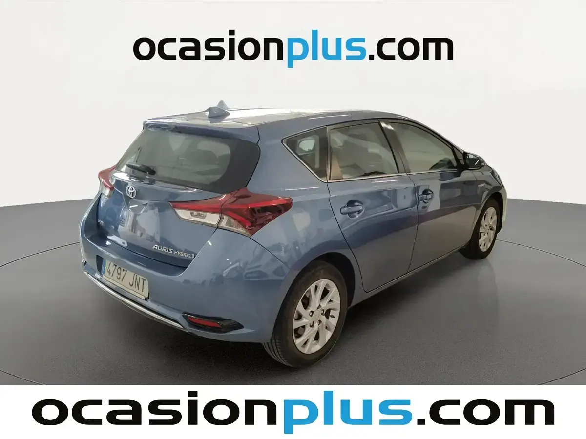 Usado Toyota Auris Hybrid Active 136 CV (100 kW) 2016 Azul Berlina