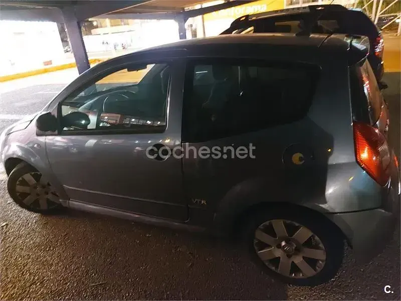 Usado Citroën C2 VTR Sport 70 CV (51 kW) 2006 Gris / plata Utilitario