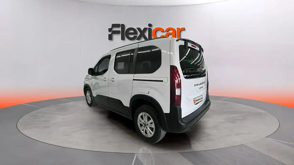 Usado Peugeot Rifter Allure 131 CV (96 kW) 2024 Blanco Monovolumen