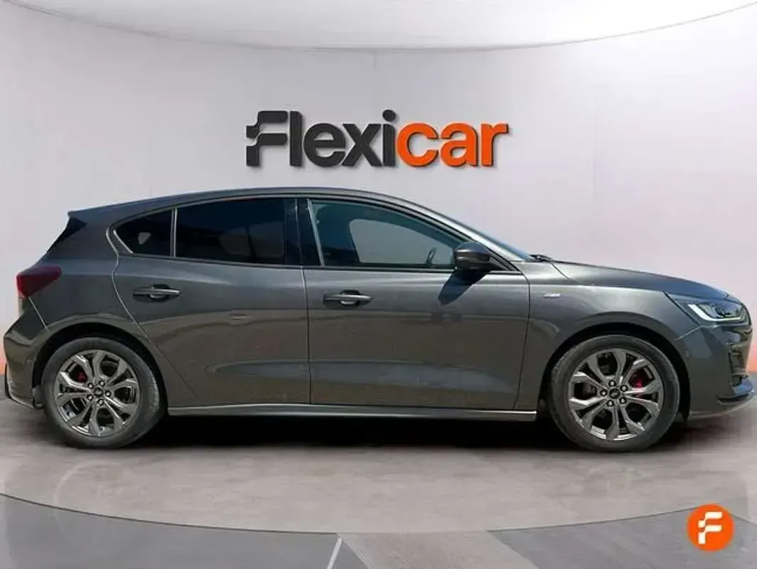 Usado Ford Focus ST-Line 125 CV (91 kW) 2022 Gris Berlina