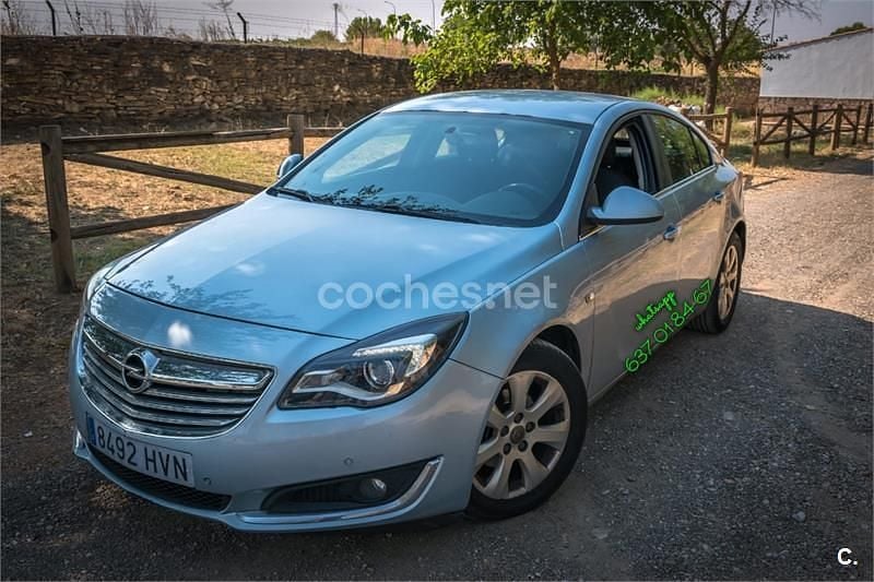 Gris / plata Usado 2014 Opel Insignia Business Berlina | 4800 € (Precio justo) - Imagen 1/4