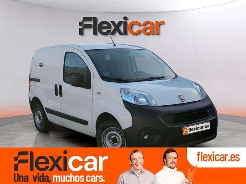 Blanco Usado 2018 Fiat Fiorino Monovolumen | 7890 € (Precio justo) - Imagen 1/4