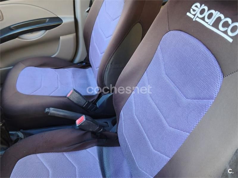 Usado Kia Picanto LX 65 CV (47 kW) 2005 Granate Utilitario