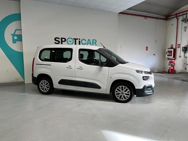 Usado Citroën Berlingo Feel 100 kW (136 CV) 2023 Blanco Monovolumen