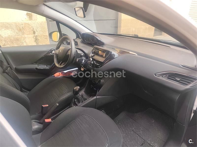 Usado Peugeot 208 Active 82 CV (60 kW) 2016 Blanco Utilitario