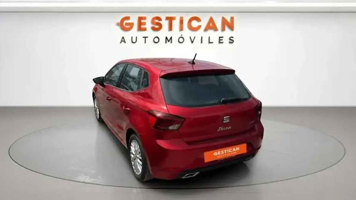 Usado Seat Ibiza FR 116 CV (85 kW) 2025 Rojo Utilitario