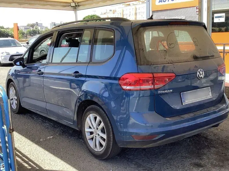Usado VW Touran Edition 115 CV (84 kW) 2018 Azul Monovolumen
