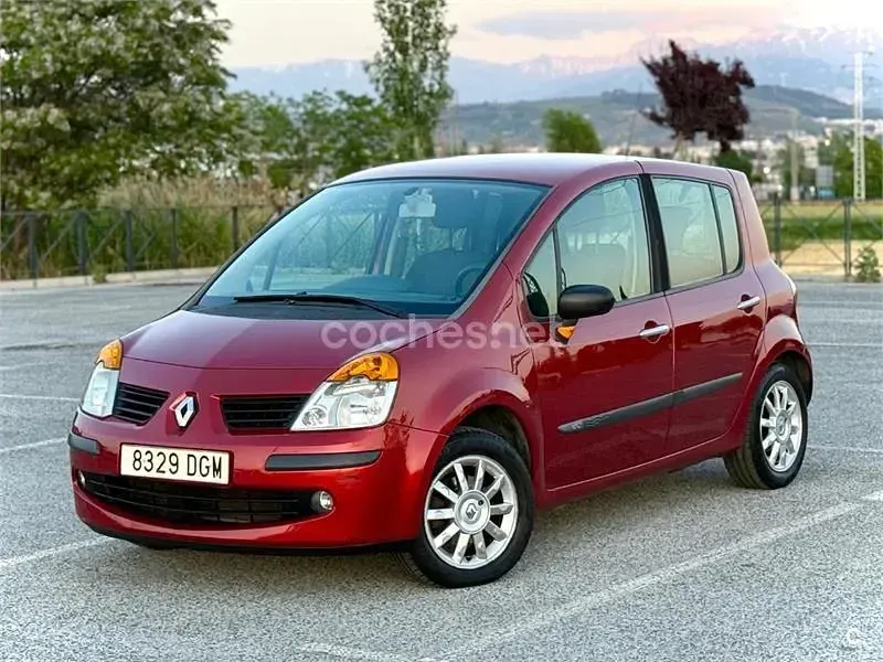 Usado Renault Modus Dynamique 80 CV (58 kW) 2005 Granate Monovolumen