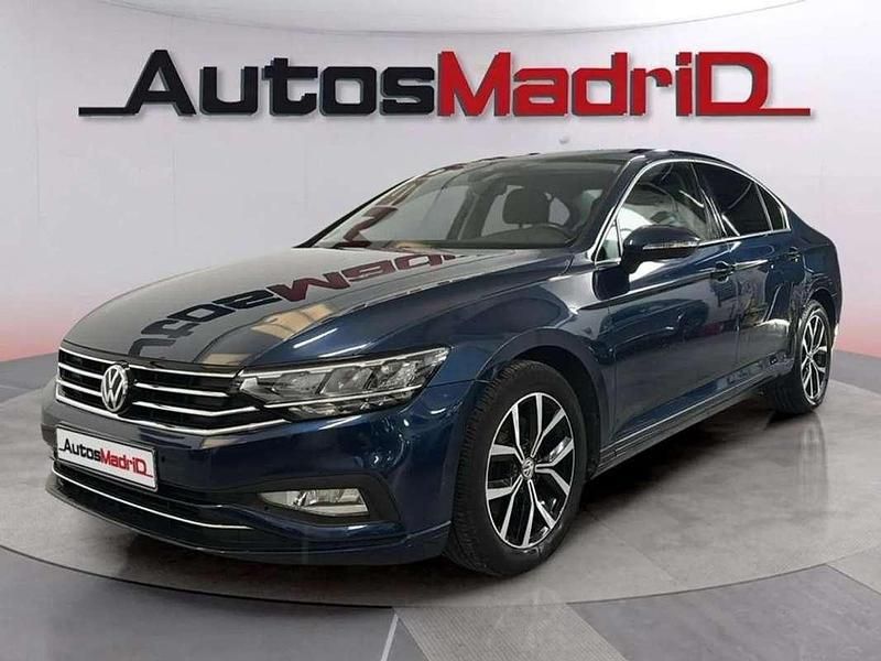 Usado VW Passat Executive 120 CV (88 kW) 2020 Azul Berlina