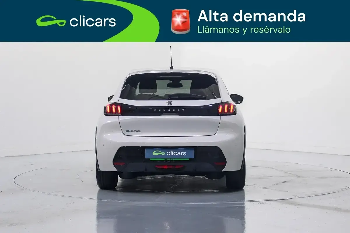Usado Peugeot e-208 Allure 100 kW (136 CV) 2021 Blanco Utilitario