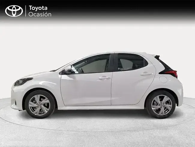 Usado Toyota Yaris Active 116 CV (85 kW) 2025 Blanco Utilitario