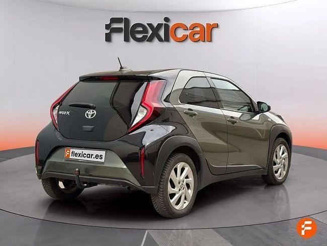 Usado Toyota Aygo Play 72 CV (52 kW) 2022 Gris