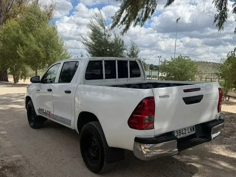 Usado Toyota HiLux 150 CV (110 kW) 2022 Blanco Pickup/Camioneta