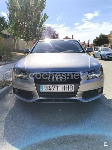 Usado Audi A4 136 CV (100 kW) 2011 Gris / plata Berlina