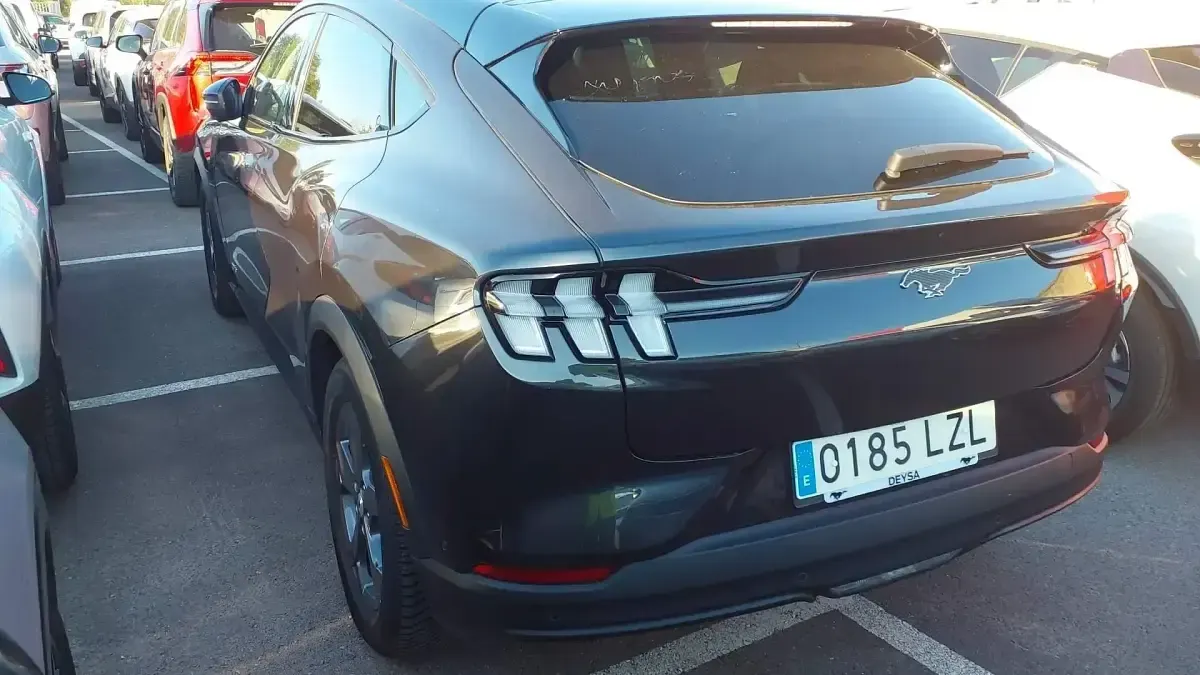 Usado Ford Mustang Mach-E 197 kW (269 CV) 2022 Gris SUV