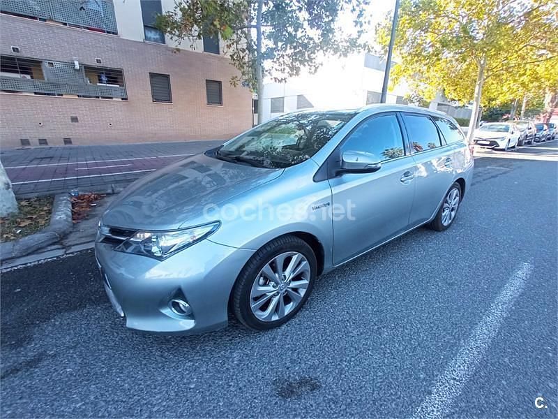 Gris / plata Usado 2014 Toyota Auris Hybrid Advance Familiar | 13.999 € (Precio justo) - Imagen 1/4